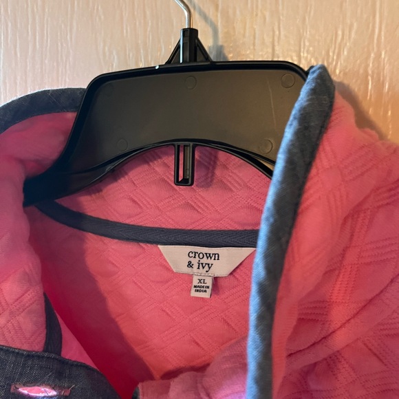 Crown and Ivy Pullover - Picture 2 of 5